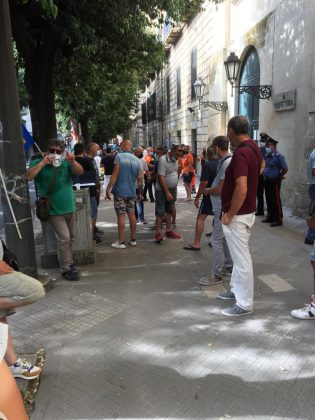 Sciopero del settore igiene ambientale contro l’articolo che moltiplica i subappalti e mette a rischio sicurezza ed efficienza - Corriere Salentino