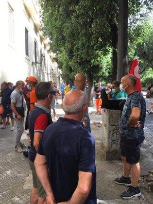 Sciopero del settore igiene ambientale contro l’articolo che moltiplica i subappalti e mette a rischio sicurezza ed efficienza - Corriere Salentino