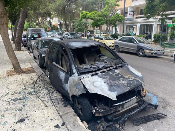 Incendia l'auto della ex convivente per ripicca, poi si costituisce in caserma: nei guai 51enne - Corriere Salentino