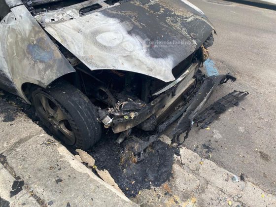 Incendia l'auto della ex convivente per ripicca, poi si costituisce in caserma: nei guai 51enne - Corriere Salentino