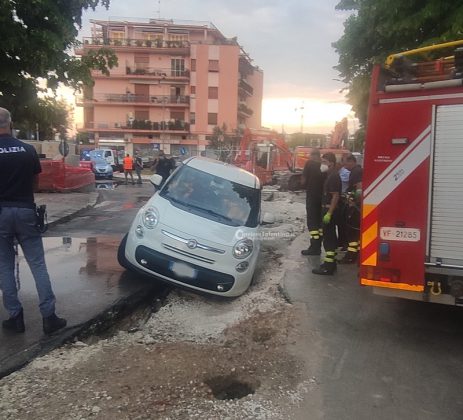 Forte maltempo si abbatte sul capoluogo: strade allagate e traffico in tilt - Corriere Salentino