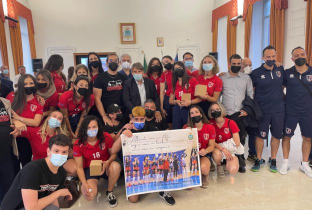Volley, il Comune di Melendugno premia la Narconon Melendugno per la promozione in B - Corriere Salentino