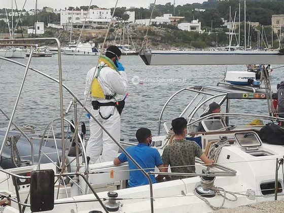 Secondo sbarco in poche ore: oltre 50 migranti intercettati al largo di Leuca. Presi i due scafisti - Corriere Salentino