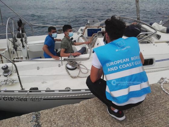 Secondo sbarco in poche ore: oltre 50 migranti intercettati al largo di Leuca. Presi i due scafisti - Corriere Salentino