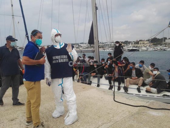 Secondo sbarco in poche ore: oltre 50 migranti intercettati al largo di Leuca. Presi i due scafisti - Corriere Salentino