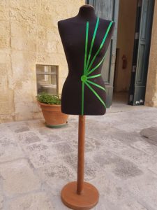 “Suerto”, presentato a Palazzo Adorno il progetto che rivoluziona il mondo della moda e del cucito - Corriere Salentino