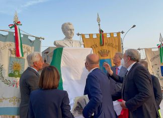 Matino dedica una statua ad Aldo Moro, Emiliano: “Figura mite alla quale la Puglia tuttora si ispira”