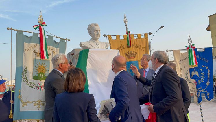 Matino dedica una statua ad Aldo Moro, Emiliano: “Figura mite alla quale la Puglia tuttora si ispira” - Corriere Salentino