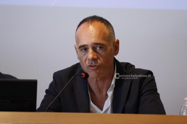 Il Lecce mette i tifosi sul cuore, presentate le nuove maglie. Ci sono novità per vecchi e nuovi abbonati - Corriere Salentino