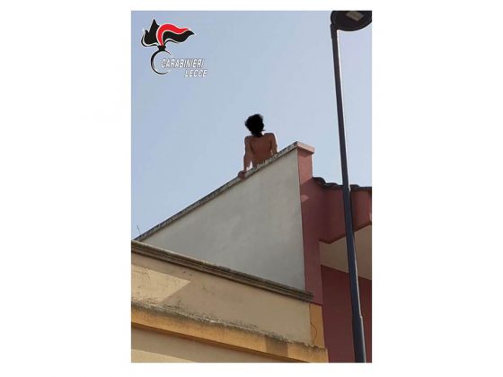 Minaccia il padre con una cesoia per farsi dare i soldi, poi scaglia pietre sulla sua auto e tenta il suicidio - Corriere Salentino