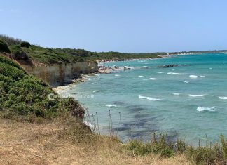 Amici annegati alla Baia dei Turchi: a processo bagnini e titolari resort per omicidio colposo