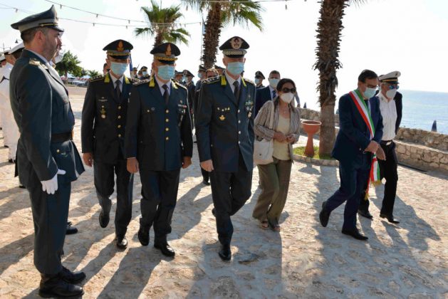 Castro: commemorati i finanzieri Salvatore De Rosa e Daniele Zoccola, medaglie d’oro al valore civile - Corriere Salentino