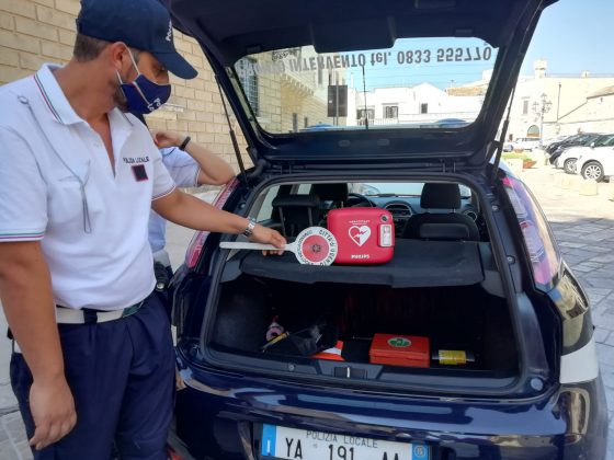 La Polizia Locale di Ugento da oggi pronta ad intervenire con il defibrillatore - Corriere Salentino