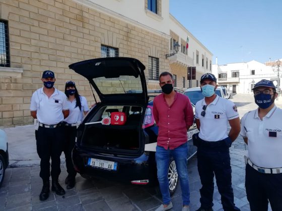 La Polizia Locale di Ugento da oggi pronta ad intervenire con il defibrillatore - Corriere Salentino