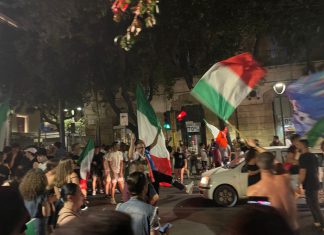 Italia in finale, la festa a Lecce fino a notte fonda