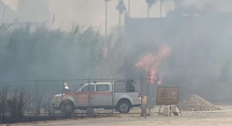 Incendi a Lequile, le fiamme minacciano anche le case. Il sindaco in prima linea: "Pronti ad inasprire sanzioni" - Corriere Salentino