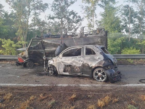 Auto si schianta contro furgone, i mezzi prendono subito fuoco: tragedia sfiorata sulla 274 - Corriere Salentino