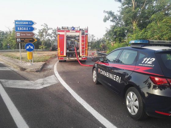 Auto si schianta contro furgone, i mezzi prendono subito fuoco: tragedia sfiorata sulla 274 - Corriere Salentino