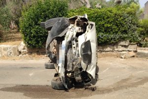 Incidente alle porte del paese, si ribalta con l'auto: paura per il conducente - Corriere Salentino