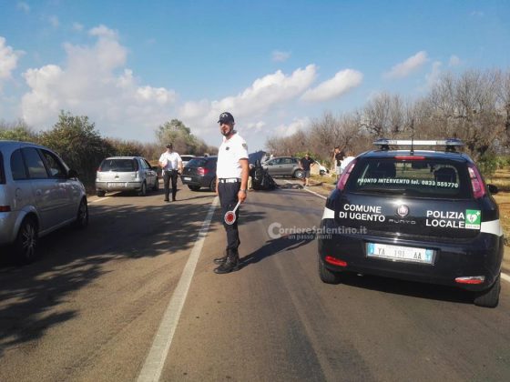 Impatto frontale tra auto alle porte del paese: due feriti in ospedale - Corriere Salentino