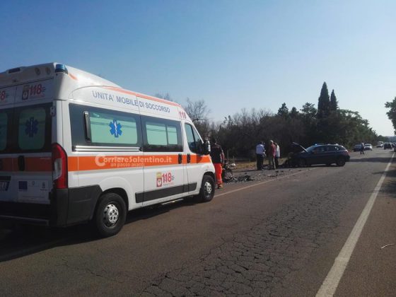Impatto frontale tra auto alle porte del paese: due feriti in ospedale - Corriere Salentino