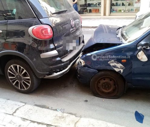 Carambola di auto in pieno centro, colpita anche una bici: un ferito - Corriere Salentino