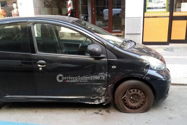 Carambola di auto in pieno centro, colpita anche una bici: un ferito - Corriere Salentino