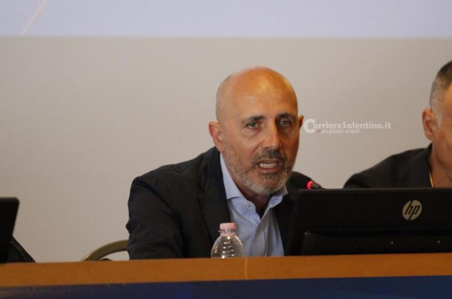 Il Lecce mette i tifosi sul cuore, presentate le nuove maglie. Ci sono novità per vecchi e nuovi abbonati - Corriere Salentino