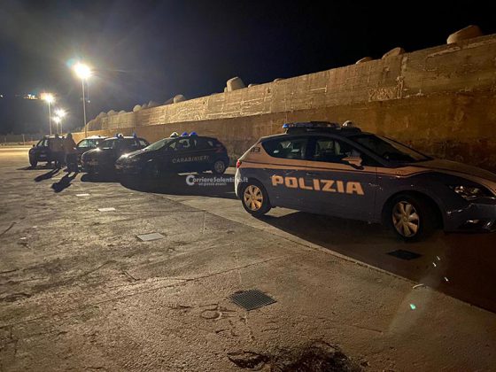 Sbarco nel cuore della notte: barca a vela avvistata a largo, 67 migranti approdano nel porto di Leuca - Corriere Salentino