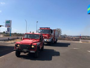 Salento a fuoco: fiamme nella zona industriale minacciano distributore di metano. In fumo anche bosco - Corriere Salentino