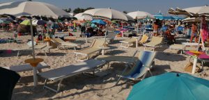 Torre San Giovanni, il Comitato di cittadini protesta: “Spiaggia libera poco fruibile, tutta occupata: il Comune intervenga” - Corriere Salentino