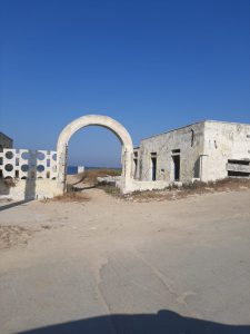 Ritorno a Beirut. Il degrado di Frigole sul Lungomare Mori un anno dopo, sempre uguale e immutabile - Corriere Salentino