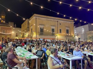 Alla Mostra della Ceramica “Io, te e Puccia” infiammano Cutrofiano. Musica etnica e pizzica, c’è attesa per la Notte della Taranta - Corriere Salentino