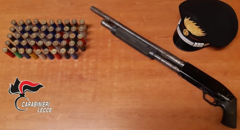 Spaccia ai domiciliari, nuovi guai per un 36enne. In casa fucile e cartucce detenuti illegalmente, arrestato - Corriere Salentino