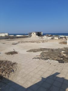 Ritorno a Beirut. Il degrado di Frigole sul Lungomare Mori un anno dopo, sempre uguale e immutabile - Corriere Salentino