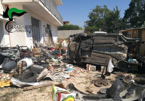 Discariche abusive nei campi, due denunce. Estirpa circa 100 ulivi dal terreno di un vicino, nei guai - Corriere Salentino