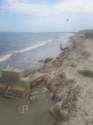 Spiaggiabella: rimossi i resti di un muro sull'arenile - Corriere Salentino