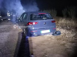 Doppio rogo d'auto affittate da turisti, notte movimentata a Gallipoli: si indaga sulle cause - Corriere Salentino