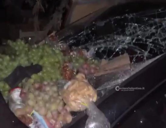 Paura in serata: auto sfonda gazebo di frutta e verdura, in due costretti alle cure in ospedale - Corriere Salentino