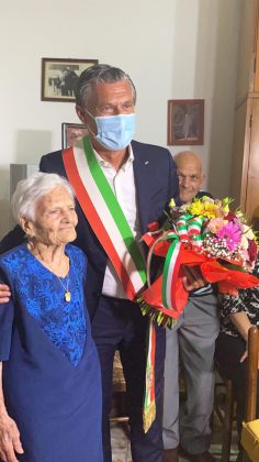 Il traguardo dei 100 anni: la comunità di Racale in festa per nonna Lidia - Corriere Salentino