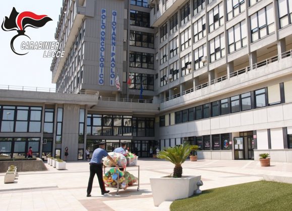 Donati ai bimbi del Fazzi i giochi sequestrati in riva al mare: l’encomiabile gesto dell’Arma dei carabinieri - Corriere Salentino