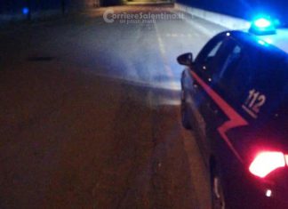 Sperona la ex convivente e poi la picchia davanti alla figlia per rapinarle la borsetta: arrestato 27enne