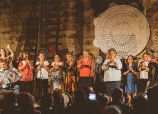 Il festival itinerante “La Notte della Taranta” a Cutrofiano con il Coro popolare Terra d’Otranto