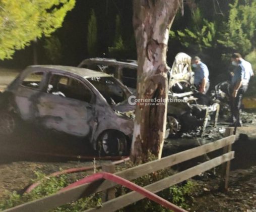 Divampano le fiamme in una tenuta nel basso Salento, incendio distrugge due auto: si indaga sulle cause - Corriere Salentino