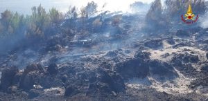 Porto Badisco: in fiamme 45 ettari, ancora in corso le operazioni di spegnimento - Corriere Salentino