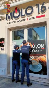 Superalcolici a minorenni, scatta la chiusura per il "Molo 16" - Corriere Salentino