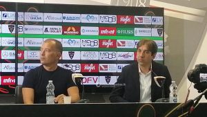 Stefano Trinchera presentato alla stampa in veste di direttore sportivo Us Lecce: Un onore lavorare con Corvino - Corriere Salentino