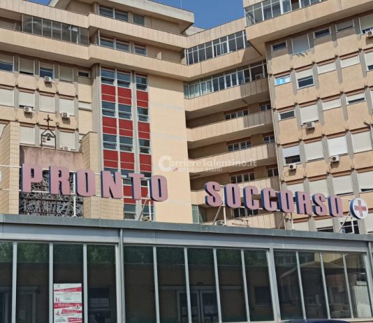 Paura in ospedale: giovane in stato di agitazione appicca un incendio nei servizi del Pronto Soccorso