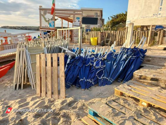 Ombrelloni abusivi piazzati anche sulle dune, tornano alla collettività 3000 mq di spiaggia pubblica - Corriere Salentino