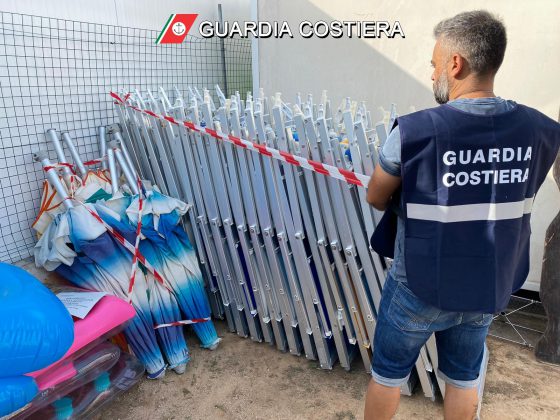 Blitz sulle spiagge occupate abusivamente con lettini e ombrelloni, scattano sequestri e denunce - Corriere Salentino
